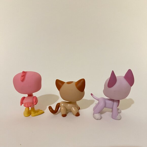 Littlest Pet Shop Stylin' Pets Runway Set with LPS #1022, #1023, #1024 - Picture 4 of 8